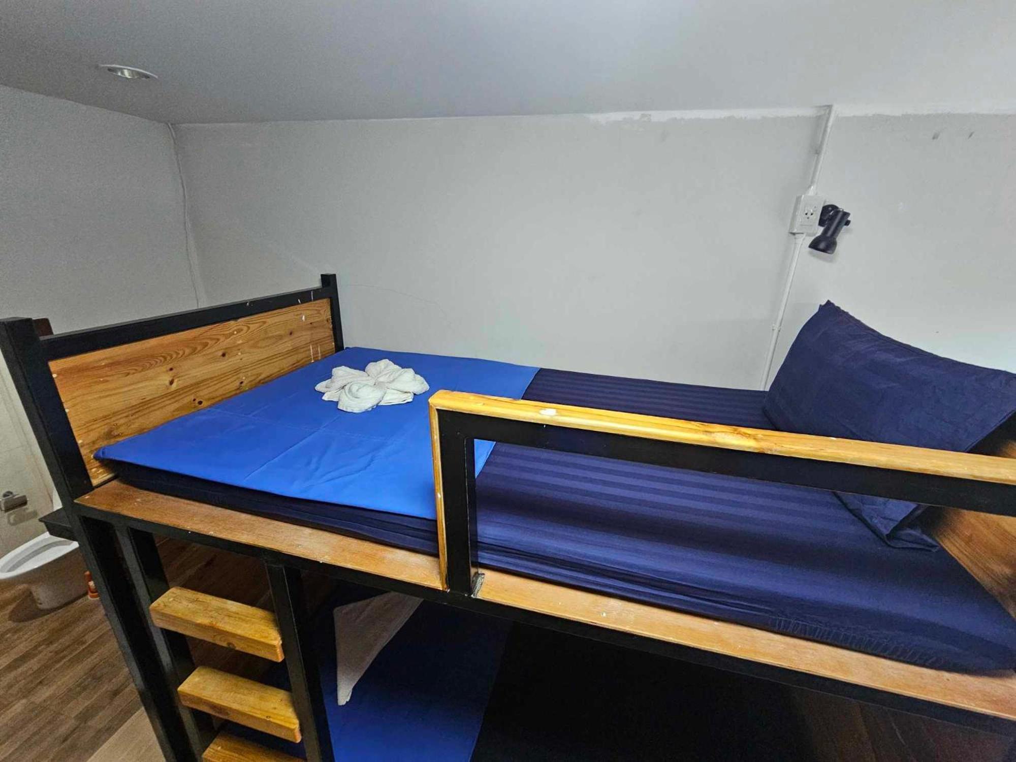 Eq Hostel Thong Sala Luaran gambar